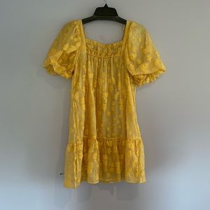 golden yellow floral dress 🌻